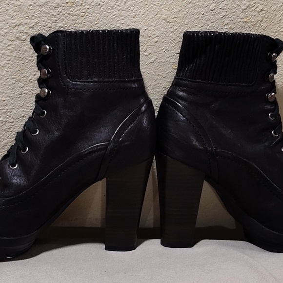 FRYE Black Ankle High Heel Round Toe Leather Booties Size 6.5 - Picture 5 of 8